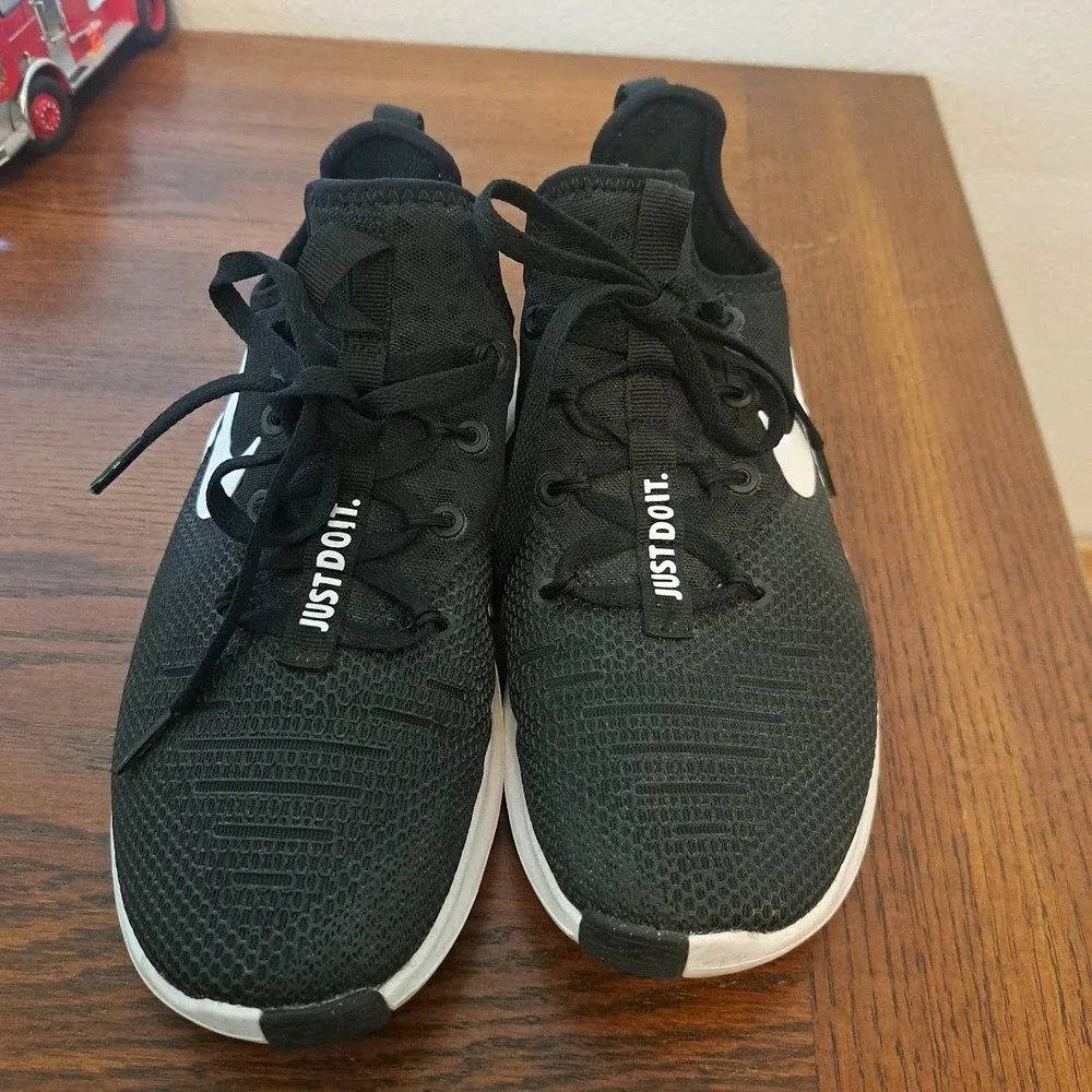 Nike Free TR 8 Womens Training Shoes Black White 942888-001 Size 6.5